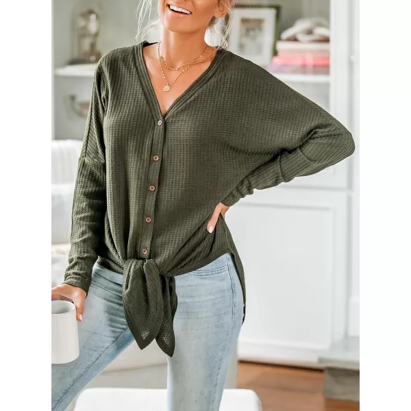 imageCUPSHE Women Emerald Knotted TieFront Tee Long Sleeve Tops V Neck ShirtsGreen