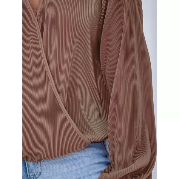 imageCUPSHE Women Peasant Sleeve Tops Casual Loose Fit V Neck Solid Ruched BlouseLight Brown