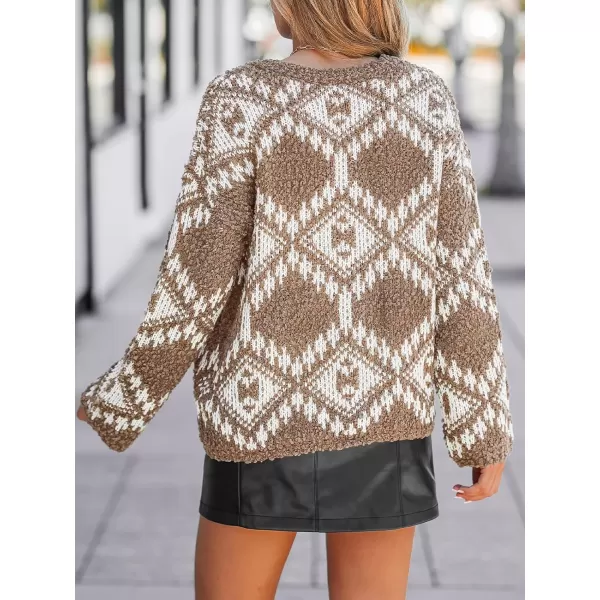 imageCUPSHE Womens Chenille Knit V Neck Fall Sweaters Long Sleeves Pullover with Ribbed TrimKhaki