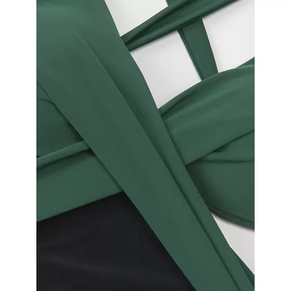 imageCUPSHE Womens One Piece Swimsuit V Neck Colorblock Bathing SuitGreenBlack