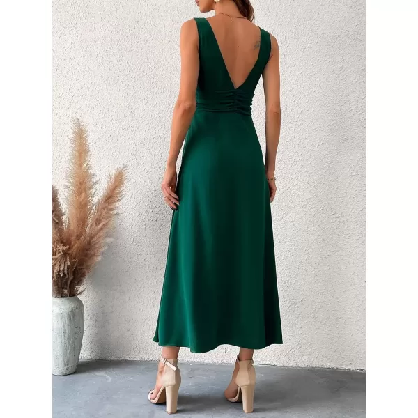 imageCUPSHE Womens V Neck Emerald Green Maxi Dress Sleeveless Ruching A Line Dress for Party Bodycon DressGreen