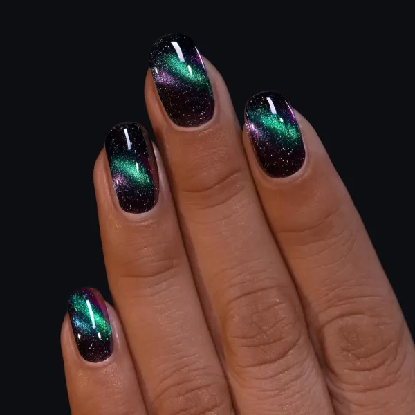 ILNP Deep Space  Teal to Purple Magnetic Holographic Nail PolishILNP Deep Space  Teal to Purple Magnetic Holographic Nail Polish