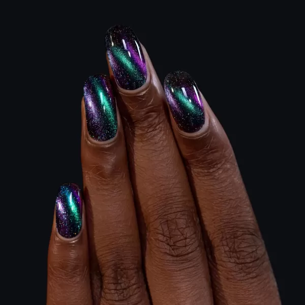 ILNP Deep Space  Teal to Purple Magnetic Holographic Nail PolishILNP Deep Space  Teal to Purple Magnetic Holographic Nail Polish