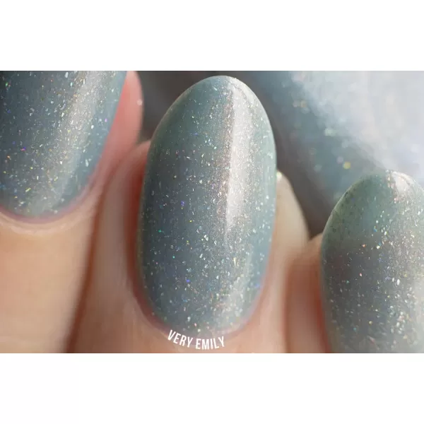 ILNP Clever Girl  Bluish Grey Holographic Nail PolishILNP Clever Girl  Bluish Grey Holographic Nail Polish