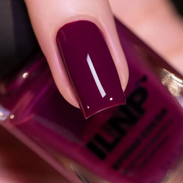 ILNP Currant  Blackened Currant Purple Studio Color Nail PolishILNP Currant  Blackened Currant Purple Studio Color Nail Polish