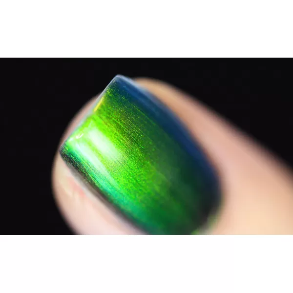 imageILNP Reminisce  Green Blue Color Shifting Ultra Chrome Nail Polish