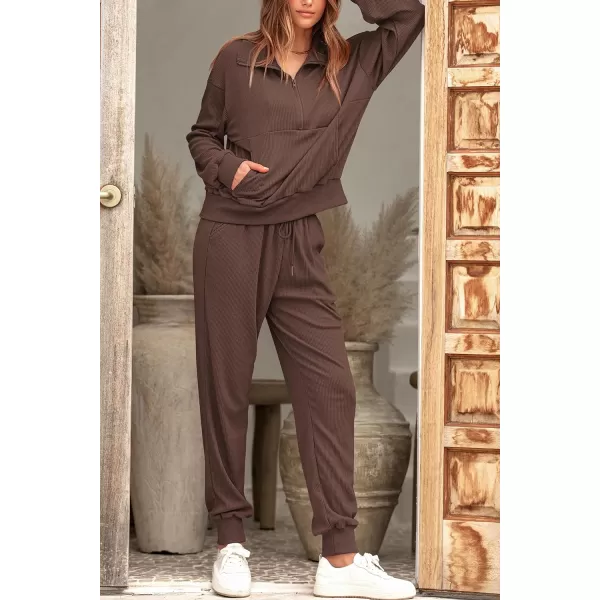 imagePRETTYGARDEN Womens 2 Piece Sweatsuits Set Long Sleeve Half Zip Pullover Sweatshirt Joggers Sweatpants Fall Outfits TracksuitCoffee
