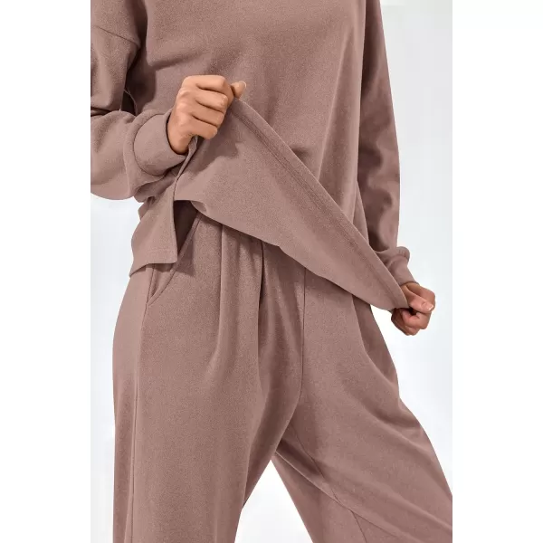 imagePRETTYGARDEN Womens 2023 Fall Two Piece Outfits Long Sleeve Tracksuit Set Turtleneck Pullover Tops Casual Pants SweatsuitsLight Brown