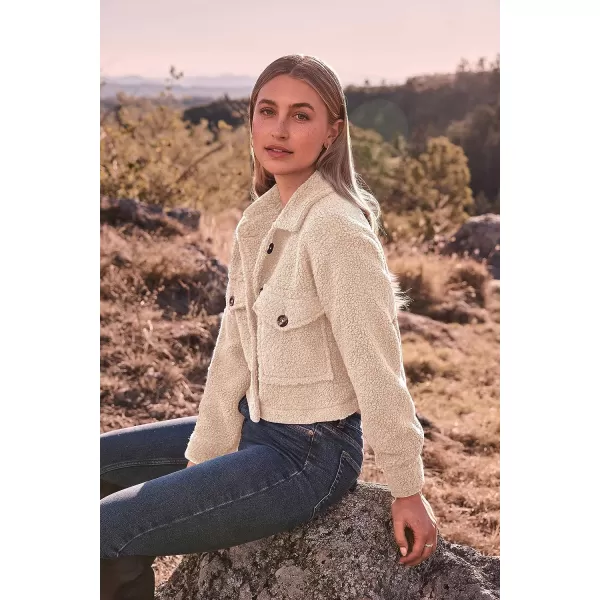 imagePRETTYGARDEN Womens Fall Clothes Sherpa Shacket Jacket Fuzzy Fleece Lapel Button Down Cropped Coat OuterwearBeige