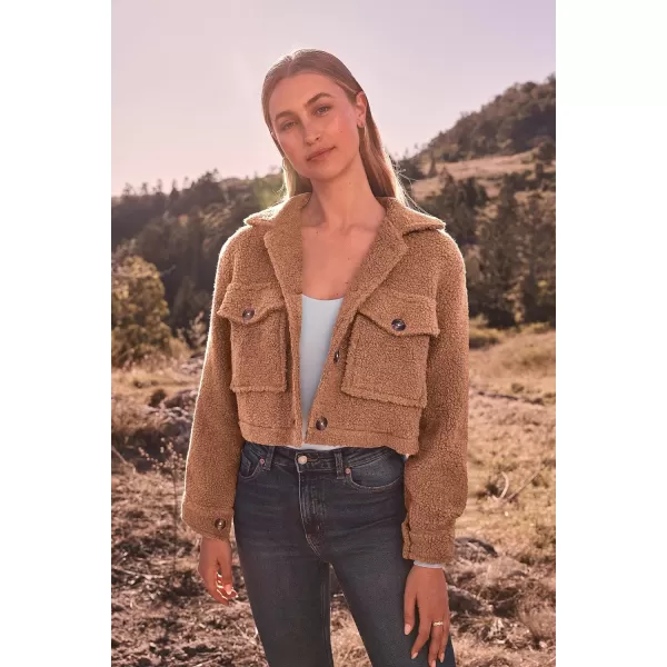 imagePRETTYGARDEN Womens Fall Clothes Sherpa Shacket Jacket Fuzzy Fleece Lapel Button Down Cropped Coat OuterwearCamel