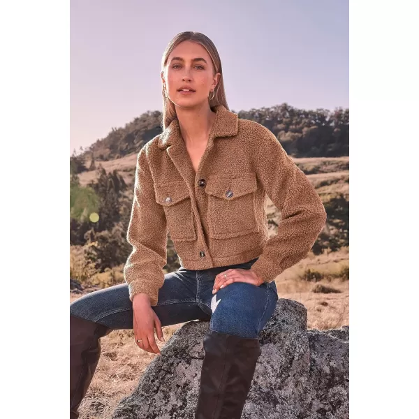 imagePRETTYGARDEN Womens Fall Clothes Sherpa Shacket Jacket Fuzzy Fleece Lapel Button Down Cropped Coat OuterwearCamel