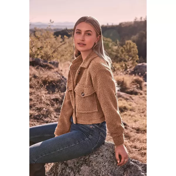 imagePRETTYGARDEN Womens Fall Clothes Sherpa Shacket Jacket Fuzzy Fleece Lapel Button Down Cropped Coat OuterwearCamel