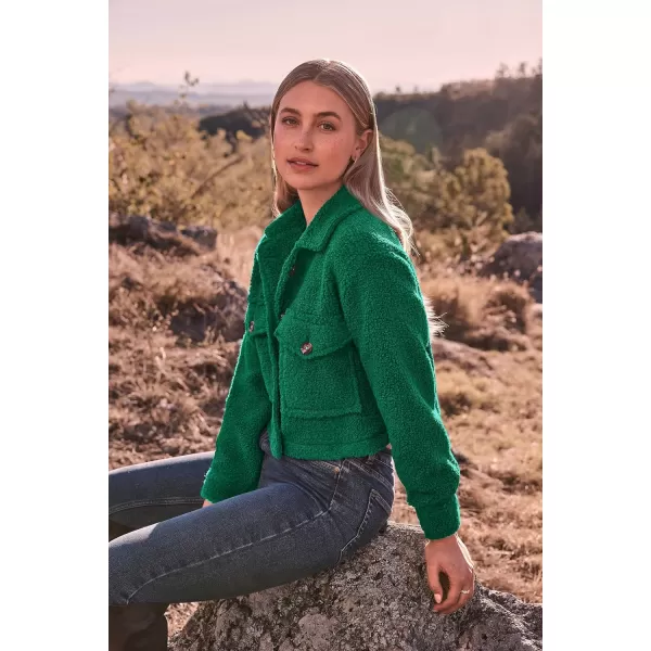 imagePRETTYGARDEN Womens Fall Clothes Sherpa Shacket Jacket Fuzzy Fleece Lapel Button Down Cropped Coat OuterwearGreen
