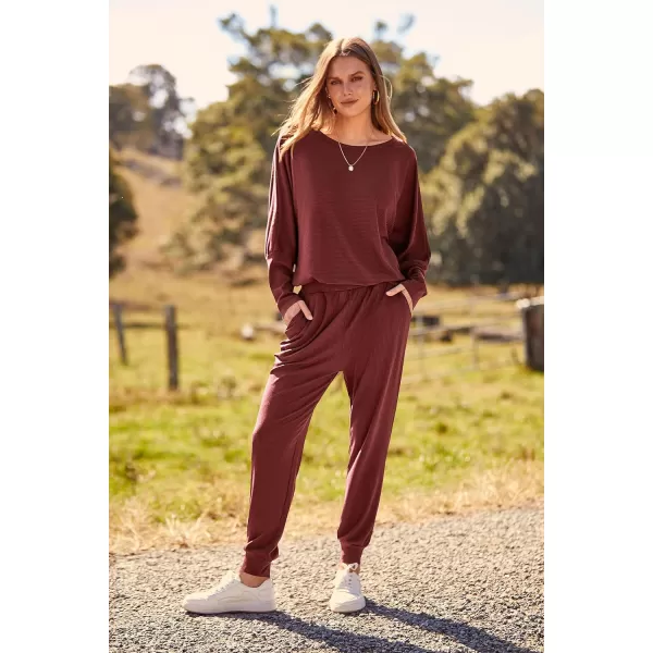 imagePRETTYGARDEN Womens Fashion Outfits 2 Piece Sweatsuit Solid Color Long Sleeve Pullover Long PantsBrown Red