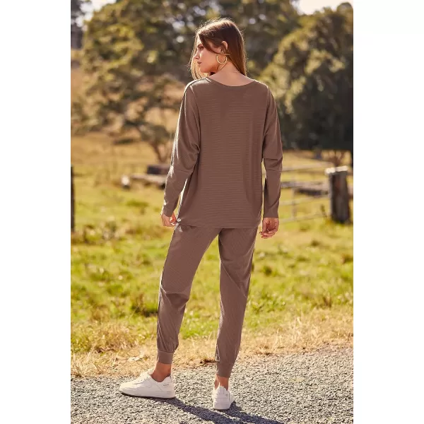 imagePRETTYGARDEN Womens Fashion Outfits 2 Piece Sweatsuit Solid Color Long Sleeve Pullover Long PantsCoffee