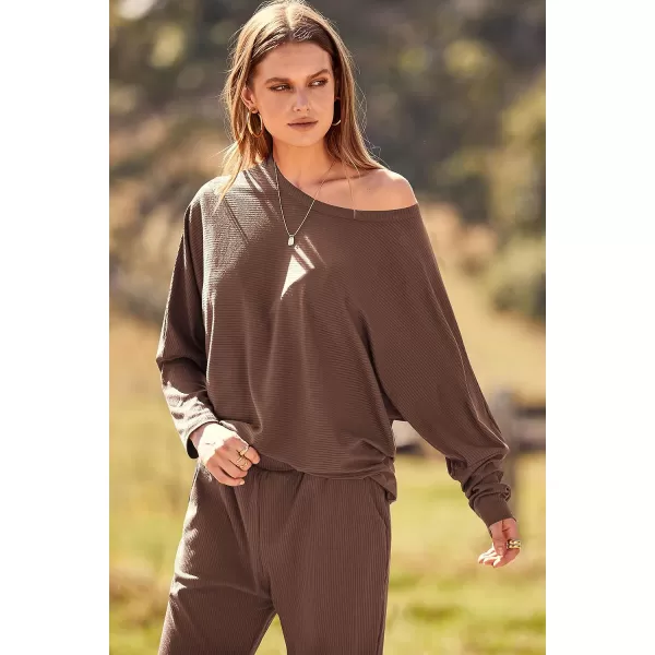 imagePRETTYGARDEN Womens Fashion Outfits 2 Piece Sweatsuit Solid Color Long Sleeve Pullover Long PantsCoffee