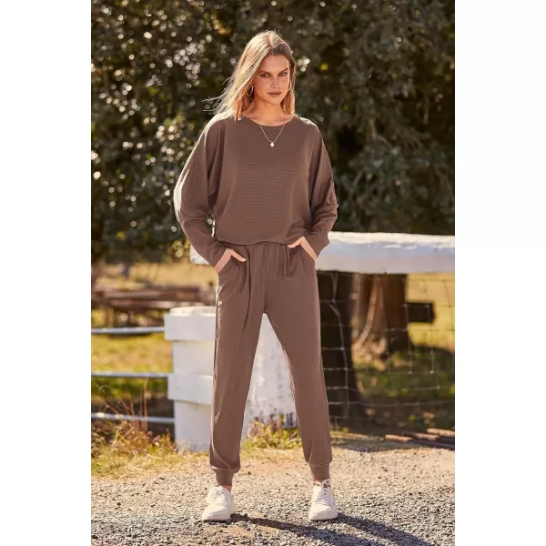 imagePRETTYGARDEN Womens Fashion Outfits 2 Piece Sweatsuit Solid Color Long Sleeve Pullover Long PantsCoffee