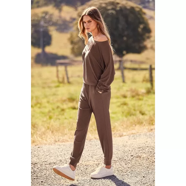 imagePRETTYGARDEN Womens Fashion Outfits 2 Piece Sweatsuit Solid Color Long Sleeve Pullover Long PantsCoffee