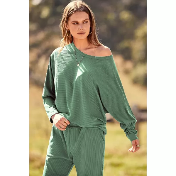 imagePRETTYGARDEN Womens Fashion Outfits 2 Piece Sweatsuit Solid Color Long Sleeve Pullover Long PantsLight Green