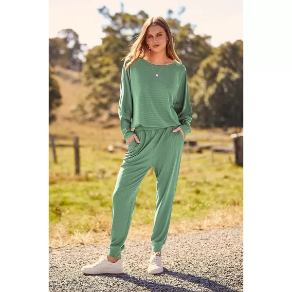 imagePRETTYGARDEN Womens Fashion Outfits 2 Piece Sweatsuit Solid Color Long Sleeve Pullover Long PantsLight Green