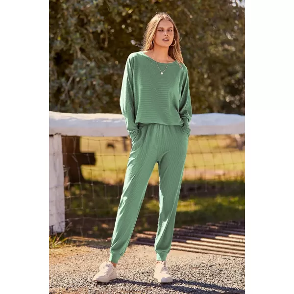 imagePRETTYGARDEN Womens Fashion Outfits 2 Piece Sweatsuit Solid Color Long Sleeve Pullover Long PantsLight Green