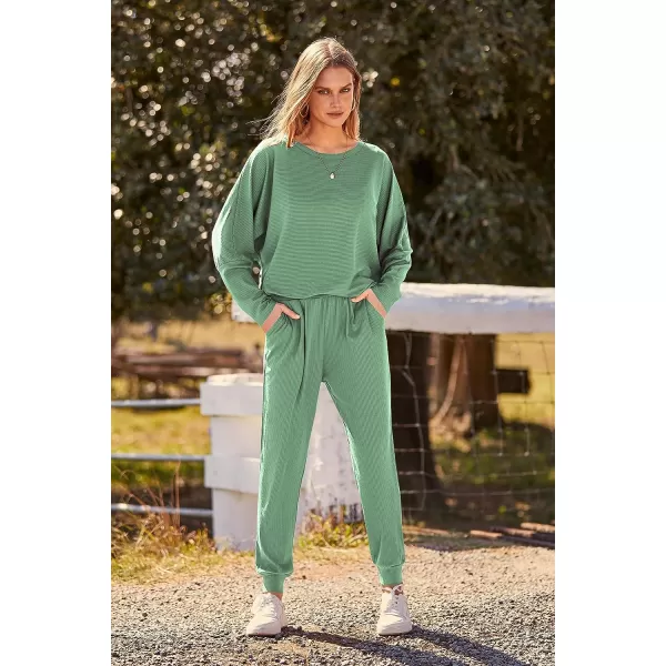 imagePRETTYGARDEN Womens Fashion Outfits 2 Piece Sweatsuit Solid Color Long Sleeve Pullover Long PantsLight Green