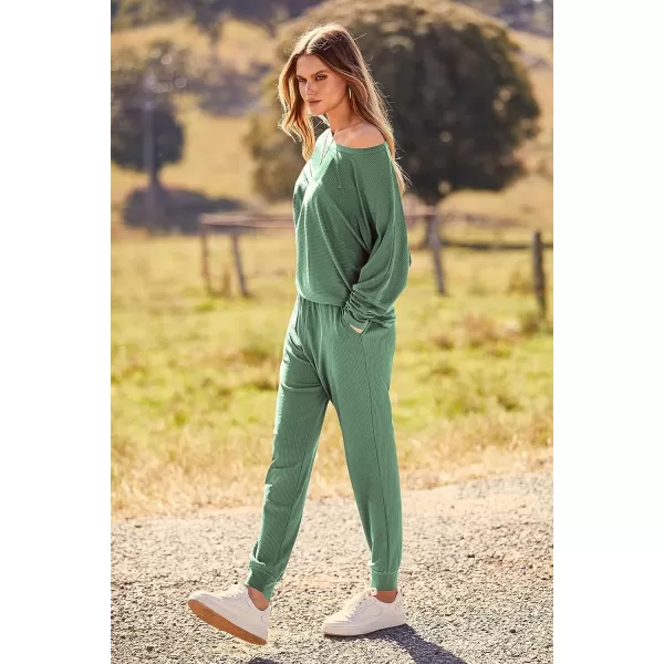 imagePRETTYGARDEN Womens Fashion Outfits 2 Piece Sweatsuit Solid Color Long Sleeve Pullover Long PantsLight Green