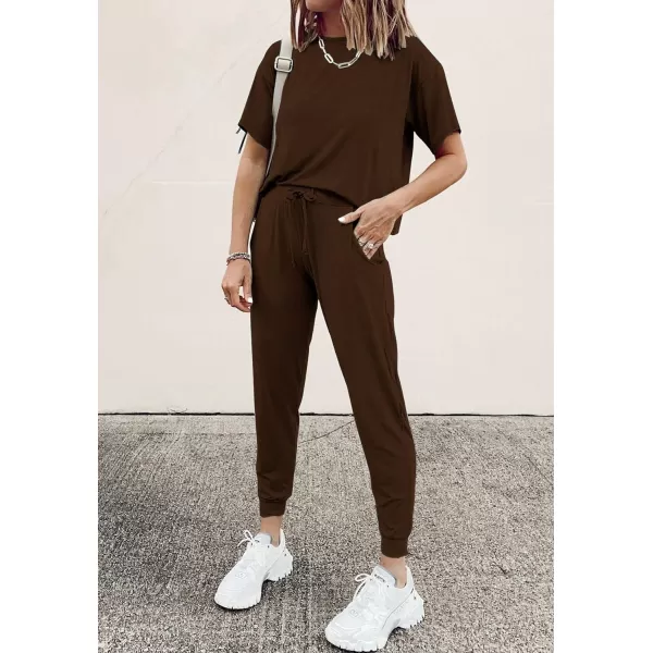 imagePRETTYGARDEN Womens Two Piece Outfit Short Sleeve Pullover with Drawstring Long Pants Tracksuit Jogger SetBrown