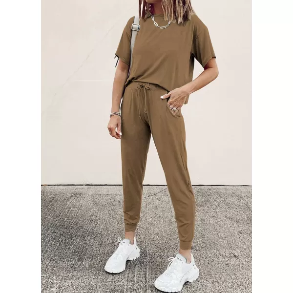 imagePRETTYGARDEN Womens Two Piece Outfit Short Sleeve Pullover with Drawstring Long Pants Tracksuit Jogger SetDark Khaki